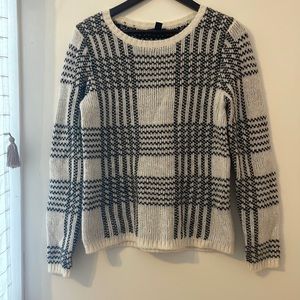 Size Medium Gap Thick Sweater